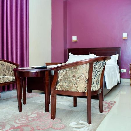 Diamonds Hotel 캄팔라 외부 사진
